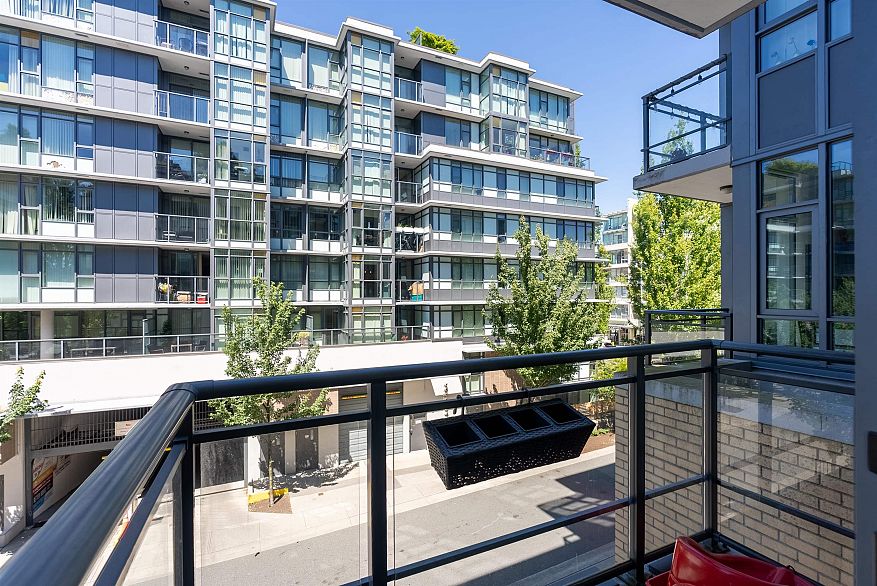 309 2565 Maple Street