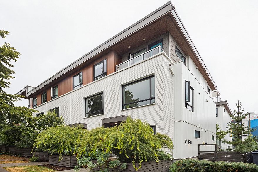 109 321 E 16th Avenue