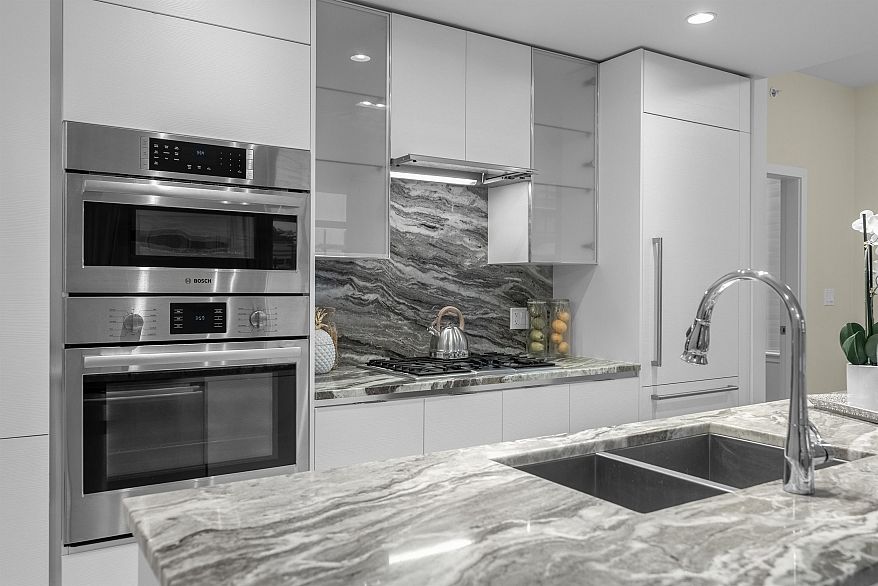 309 2565 Maple Street