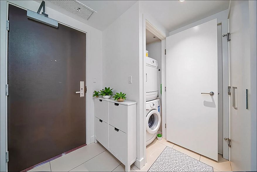 1707 1028 Barclay Street