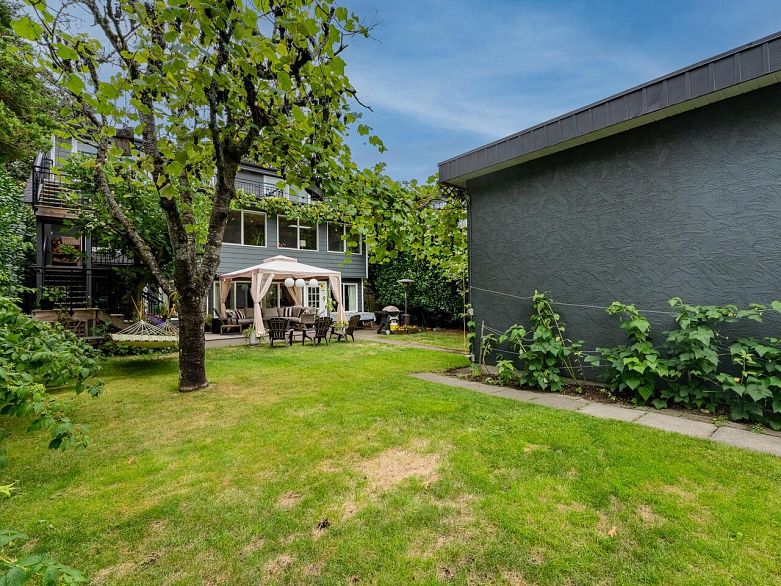 3706 W King Edward Avenue