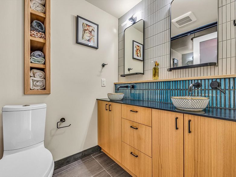 102 334 E 5th Avenue