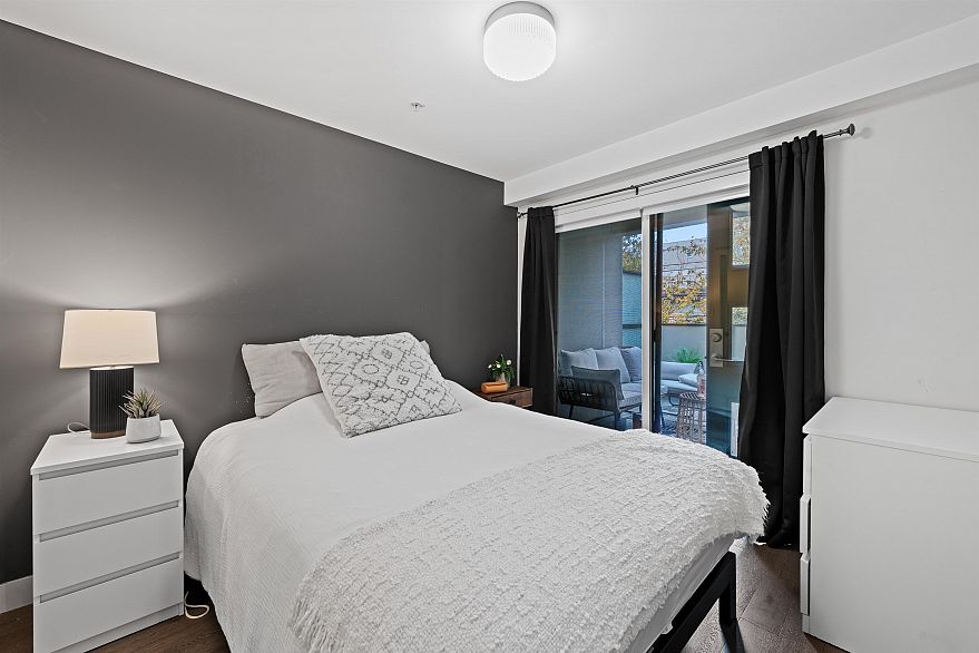 208 3456 Commercial Street