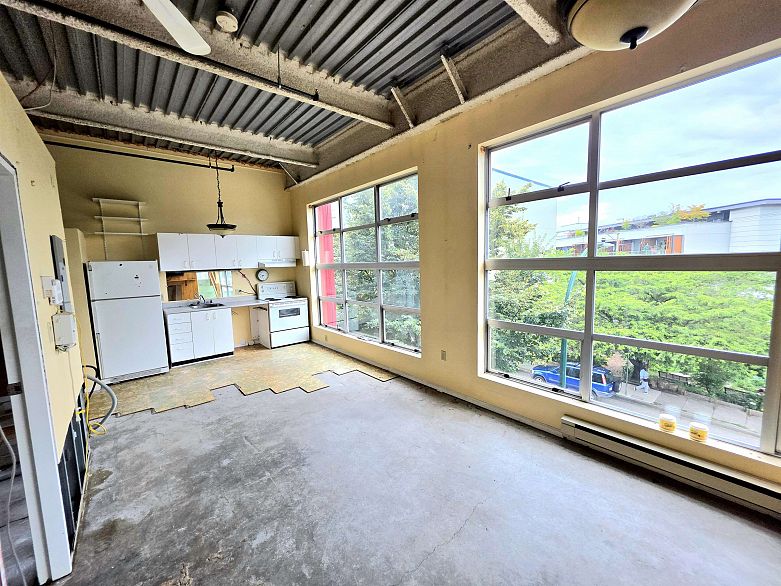 201 272 E 4th Avenue