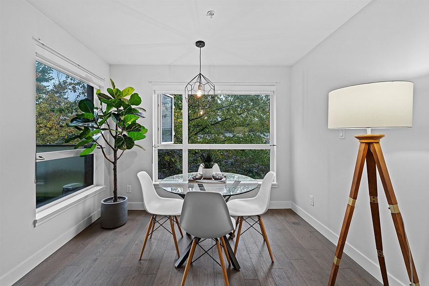 208 3456 Commercial Street