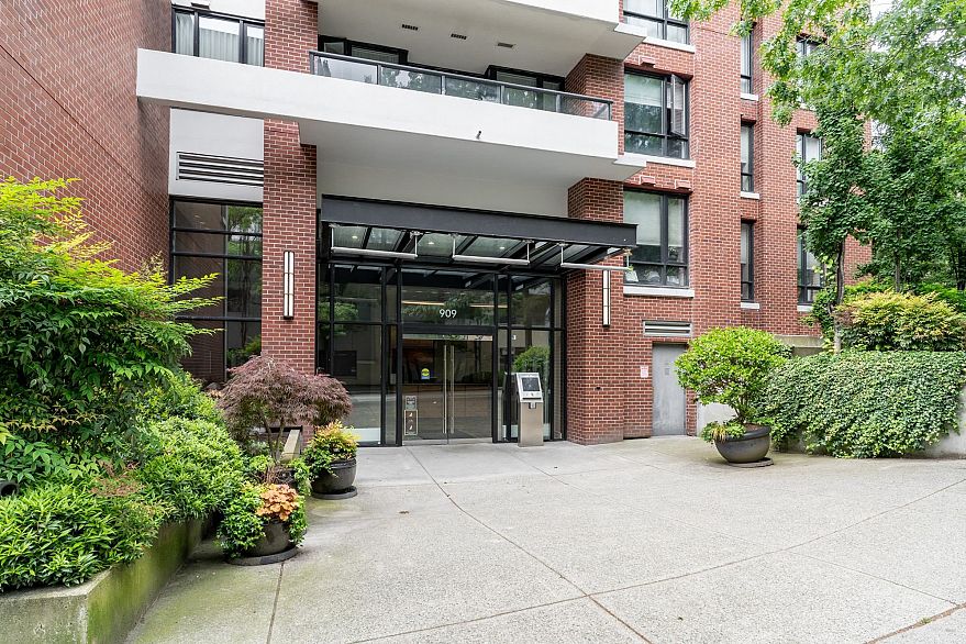 2003 909 Mainland Street