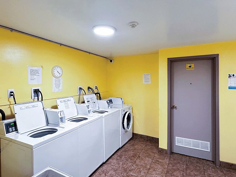 302 1435 Nelson Street