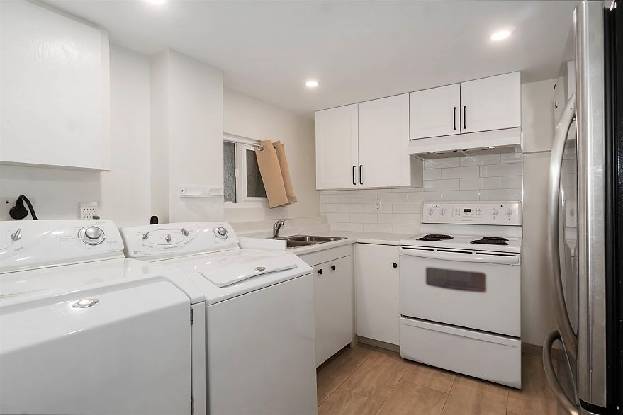 1120 Devonshire Crescent