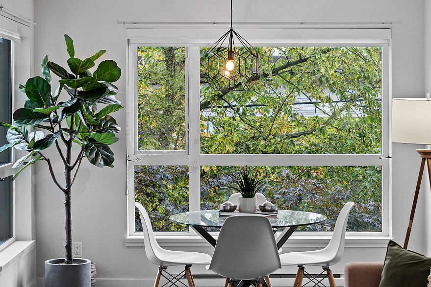 208 3456 Commercial Street