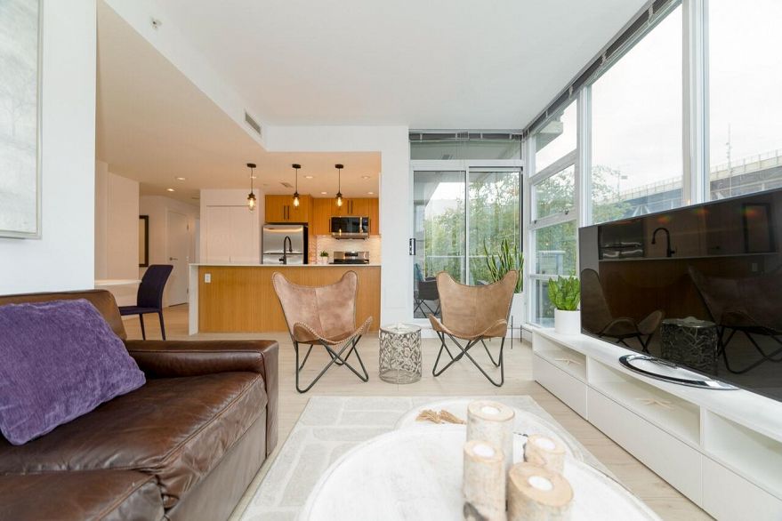 305 638 Beach Crescent