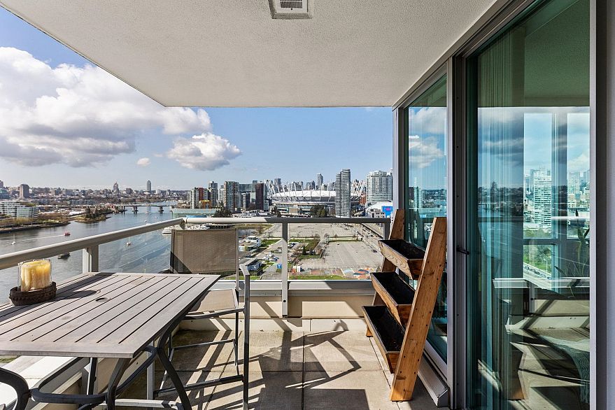 2102 125 Milross Avenue