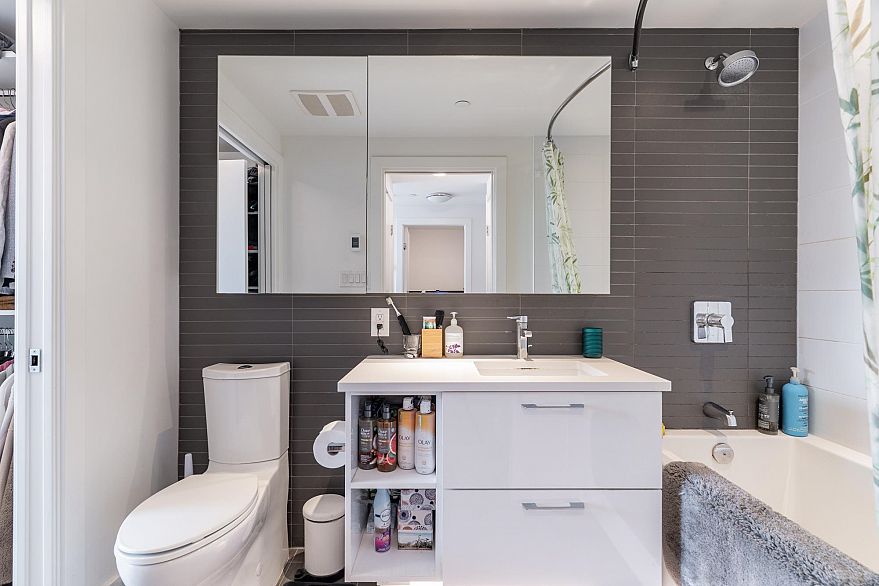 1908 8538 River District Crossing