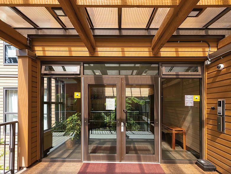 302 1435 Nelson Street