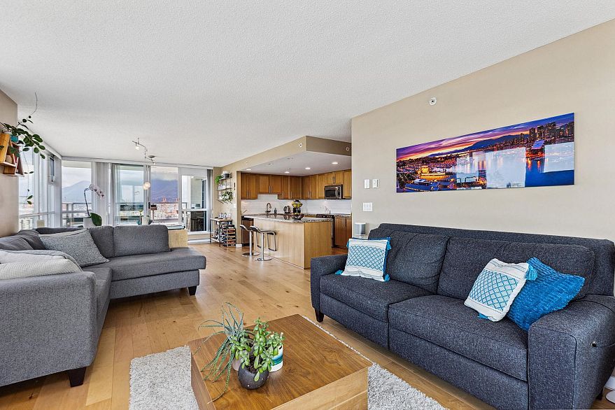 2102 125 Milross Avenue