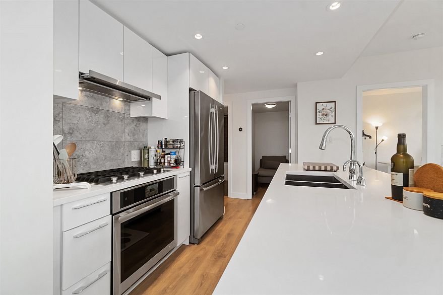 1502 8538 River District Crossing