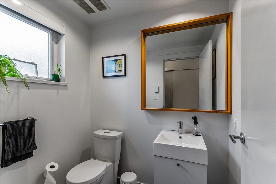 304 557 E Cordova Street