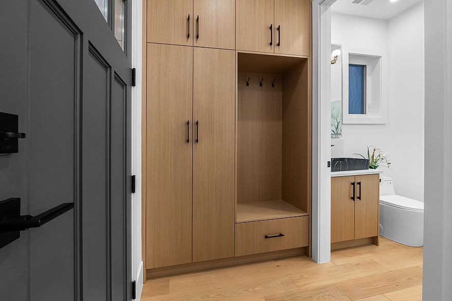 1 1166 E 11th Avenue