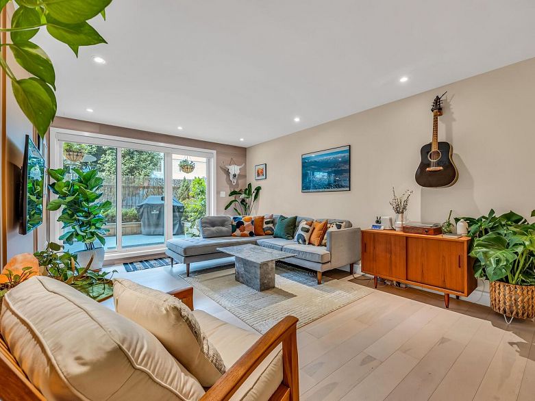 102 334 E 5th Avenue