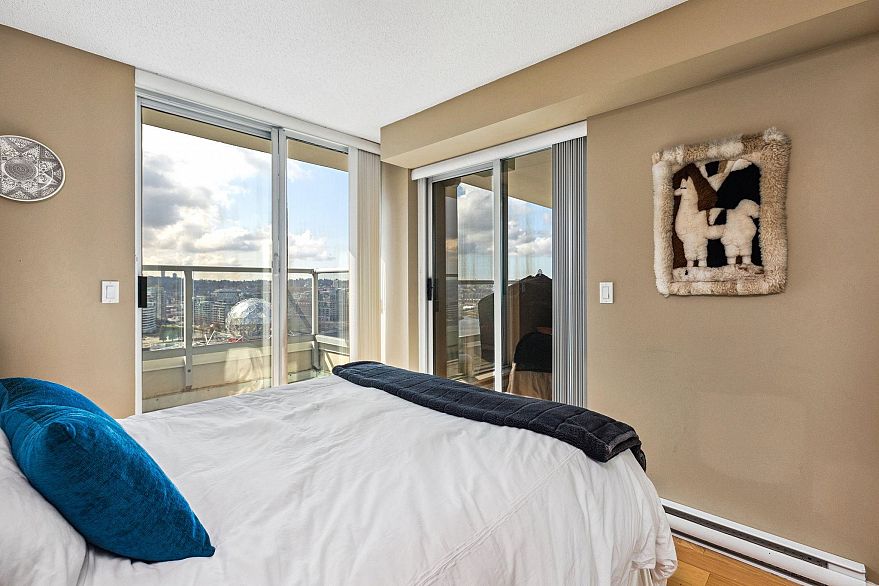 2102 125 Milross Avenue