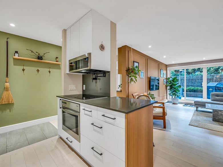 102 334 E 5th Avenue