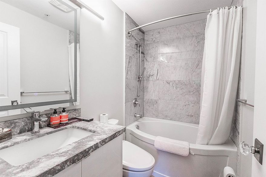 104 4883 Maclure Mews