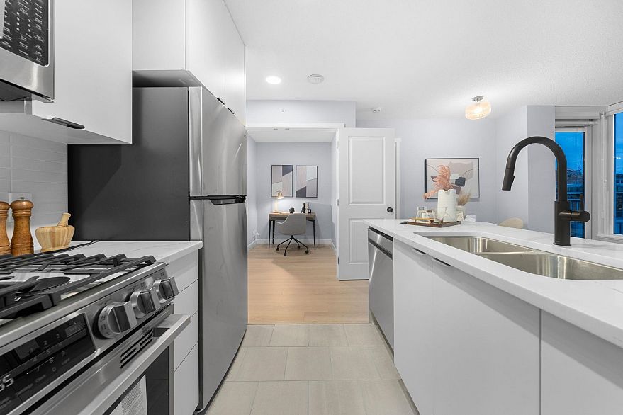 2101 1001 Richards Street