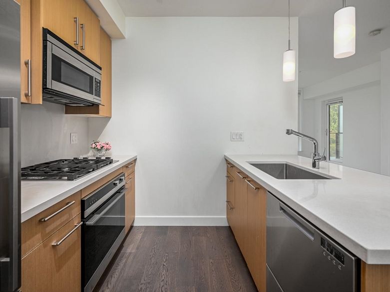 310 5325 West Boulevard