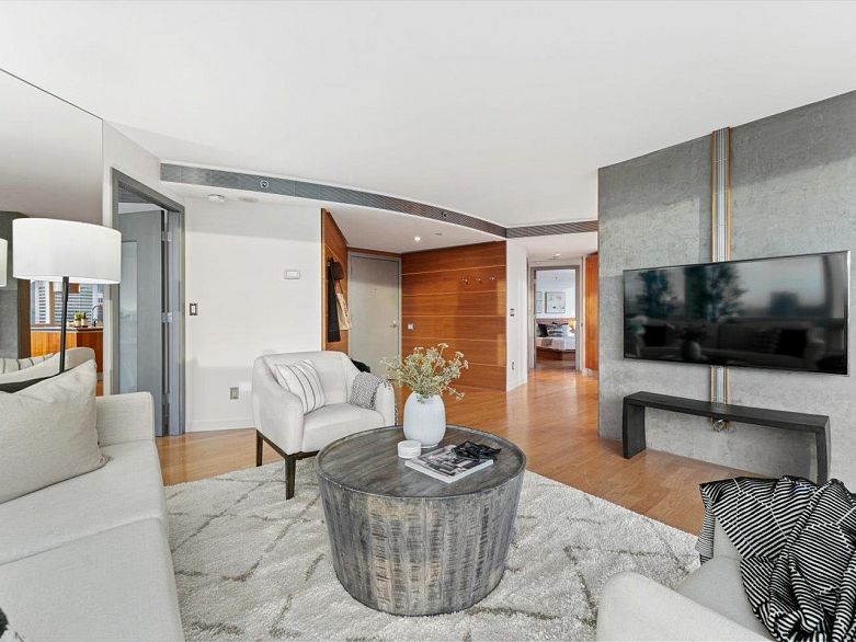 3204 938 Nelson Street