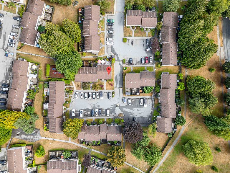 5 3554 E 49th Avenue