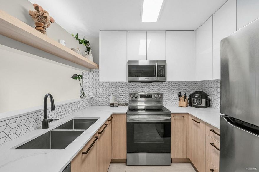 305 868 W 16th Avenue