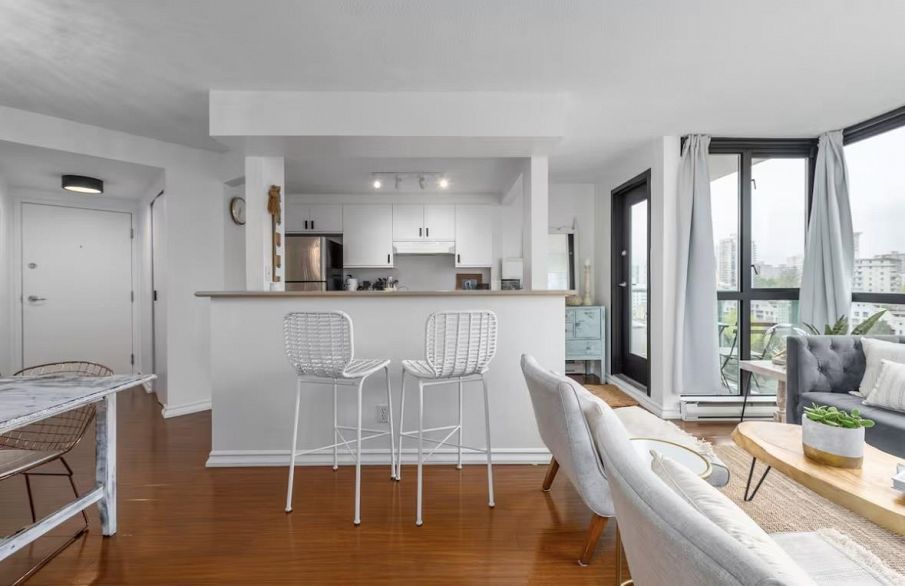 1705 907 BEACH AVENUE, Vancouver BC V6G 1Y3