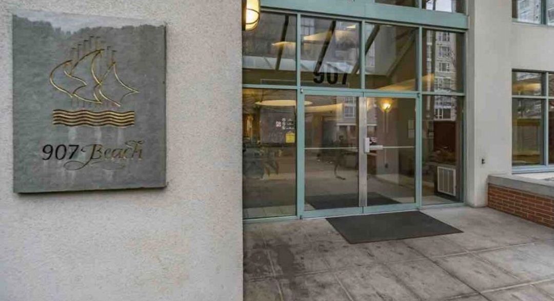 1705 907 BEACH AVENUE, Vancouver BC V6G 1Y3