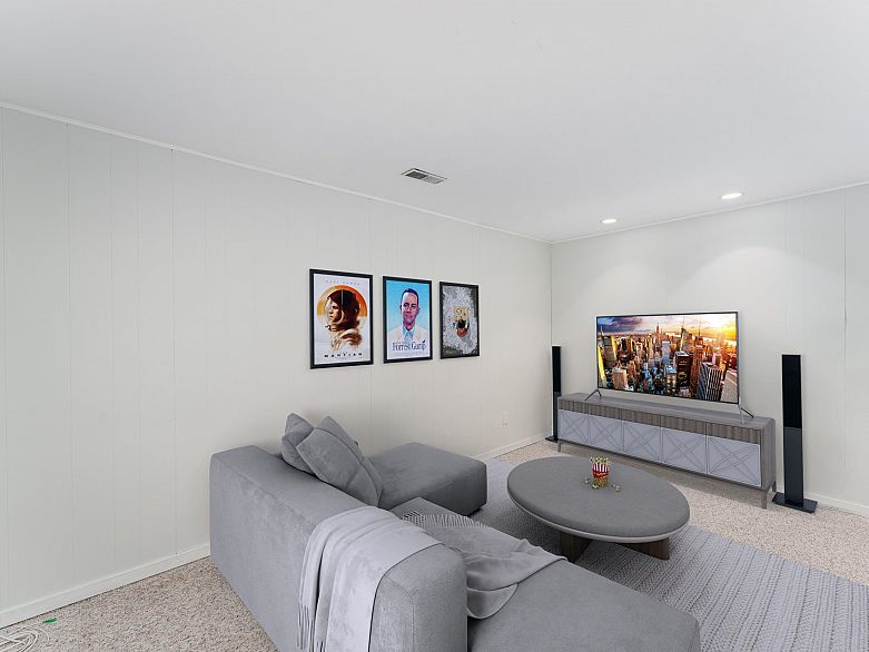 5 3554 E 49th Avenue