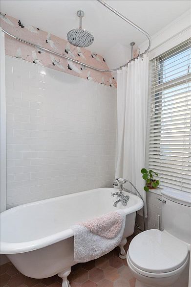 42 1386 Nicola Street