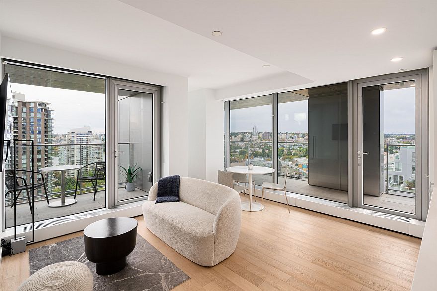 2602 1480 Howe Street
