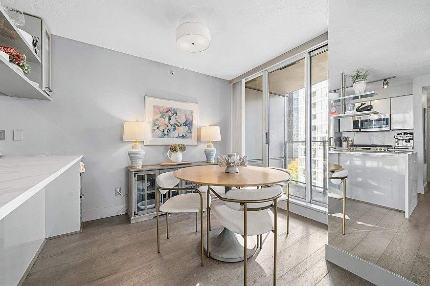 906 1438 Richards Street