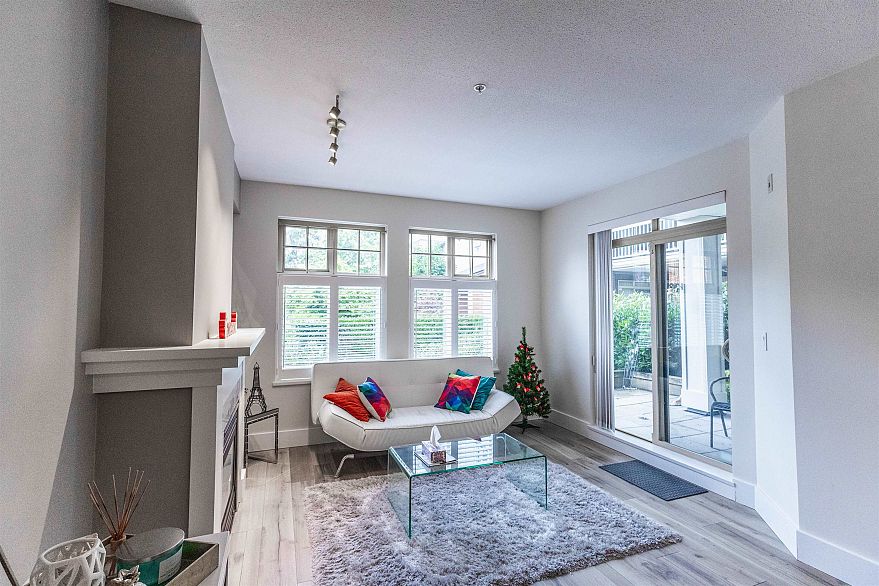 104 4883 Maclure Mews