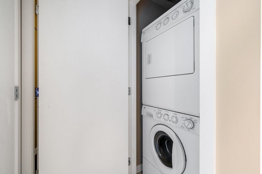 3309 833 Seymour Street