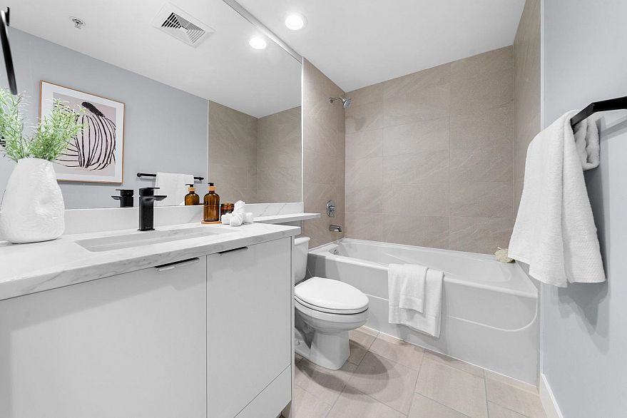 2101 1001 Richards Street