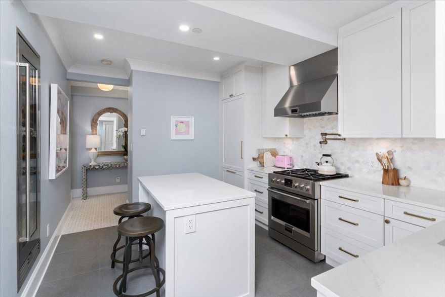 42 1386 Nicola Street