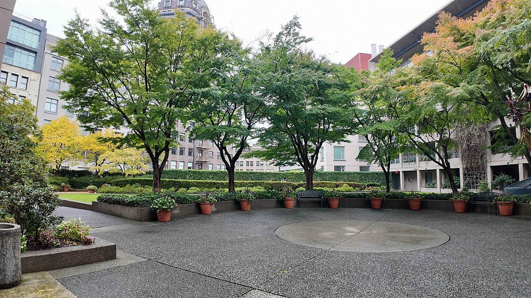 2304 183 Keefer Place