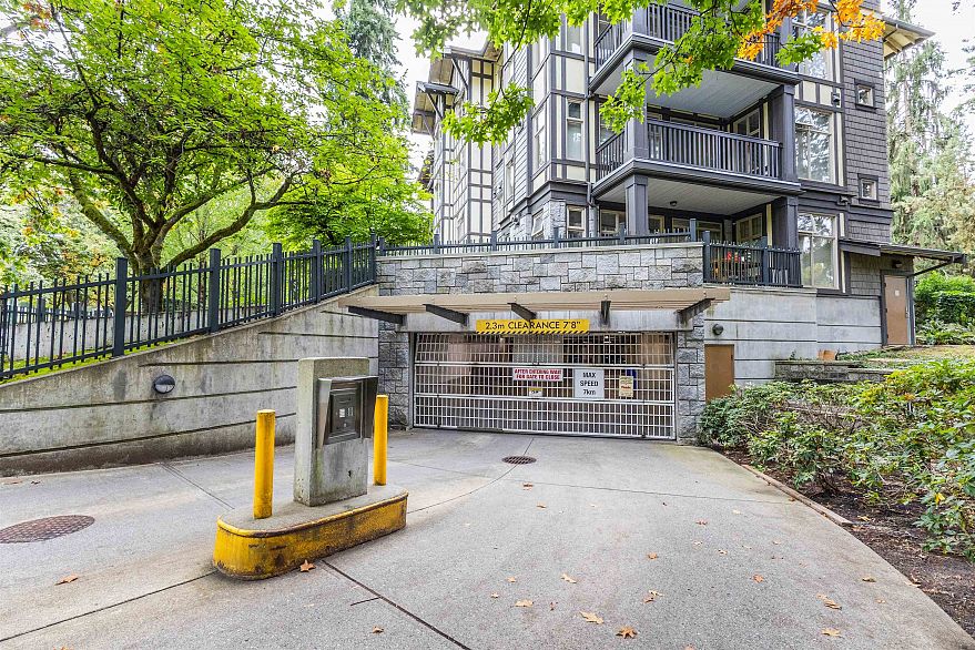 104 4883 Maclure Mews