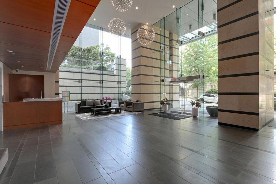 3307 1028 Barclay Street