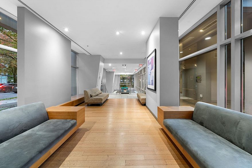 2101 1001 Richards Street