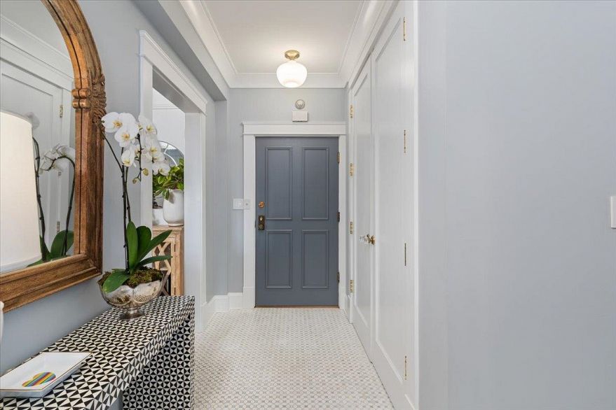 42 1386 Nicola Street