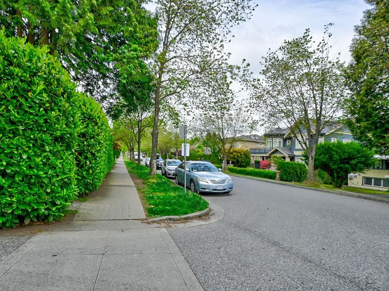 310 5325 West Boulevard