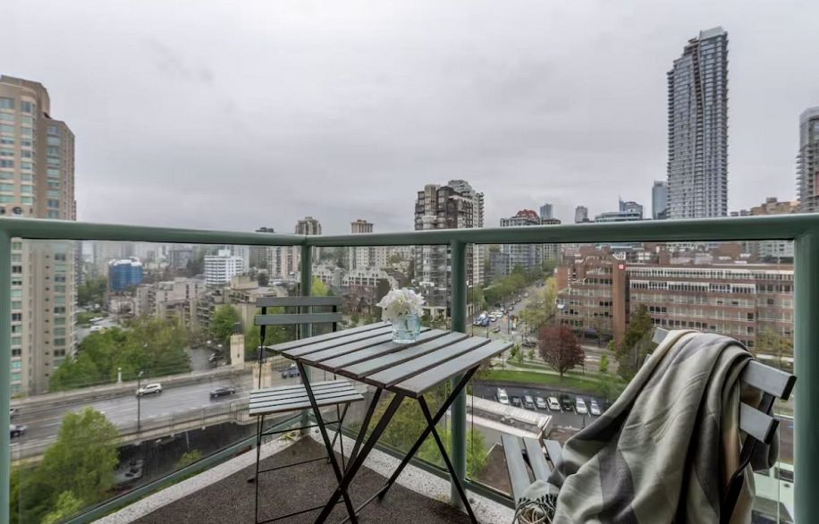 1705 907 BEACH AVENUE, Vancouver BC V6G 1Y3