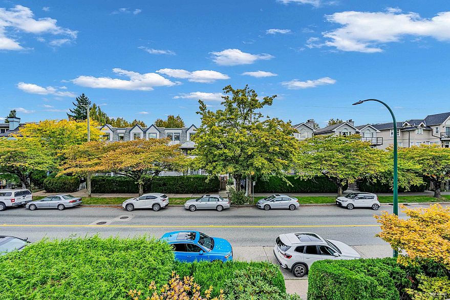 305 868 W 16th Avenue