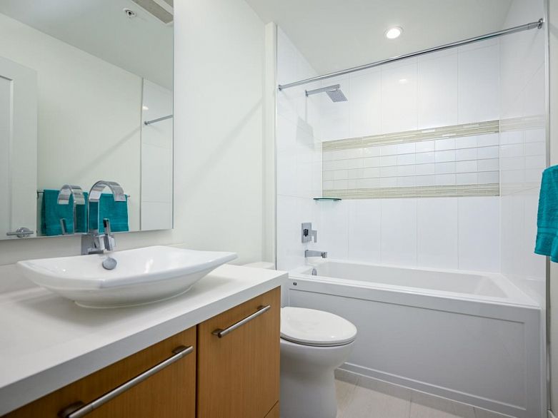 310 5325 West Boulevard