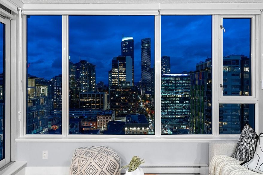 2101 1001 Richards Street